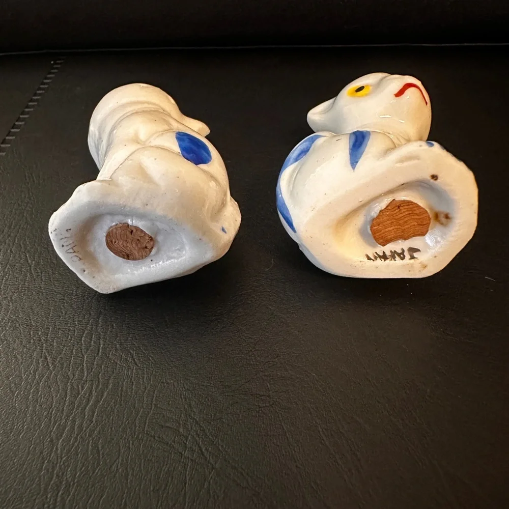 👗💜Quirky Vintage Sad Cat Kitten Salt‎ Pepper Shakers White Blue yellow eyes…